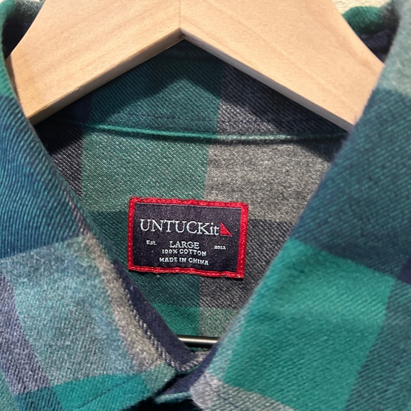 Untuckit Flannel Size Large - Picture 2 of 3